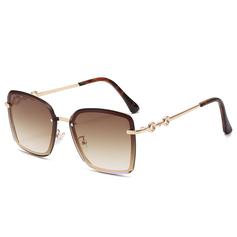 Dame kvadratisk solbrille med speilglass og elegant detalj Luvikno