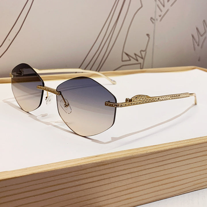 Dame ekstravagant solbrille med glitrende aksenter Luvikno