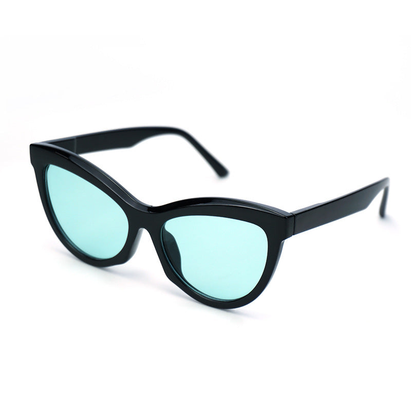 Damer Cat-Eye solbriller med moderne, konturert ramme Luvikno