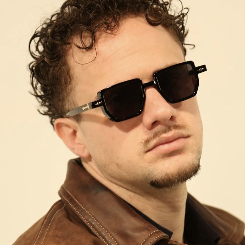 Dame kvadratisk solbrille med elegant design og polariserende glass Luvikno
