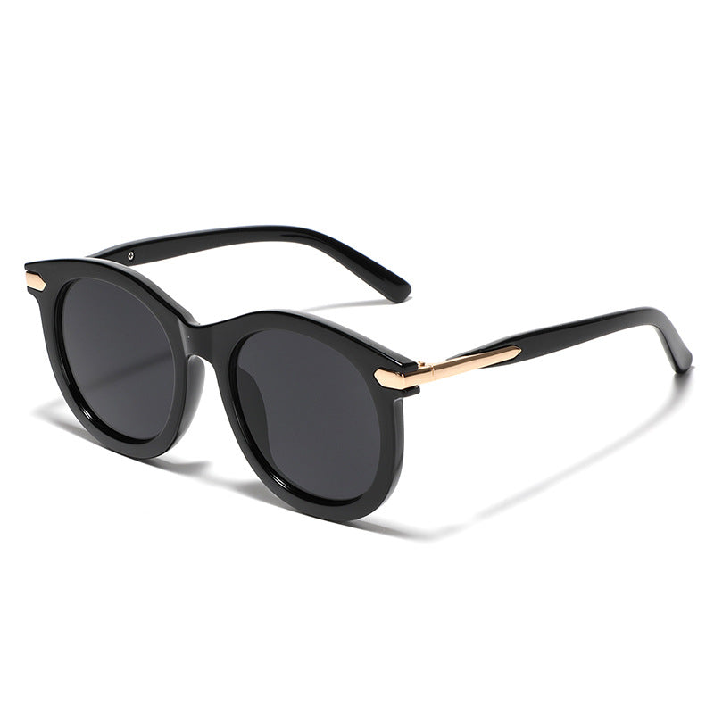 Dame moteriktig solbrille med gjennomsiktig ramme og gull accenter Luvikno