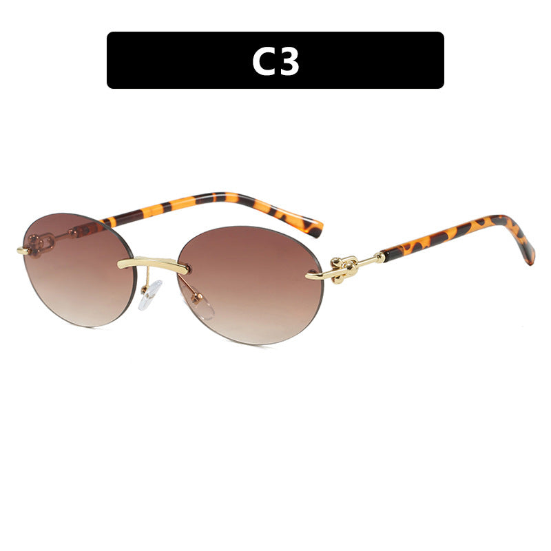 Dame oval solbrille med luksuriøs metallramme og speilbelagte glass Luvikno