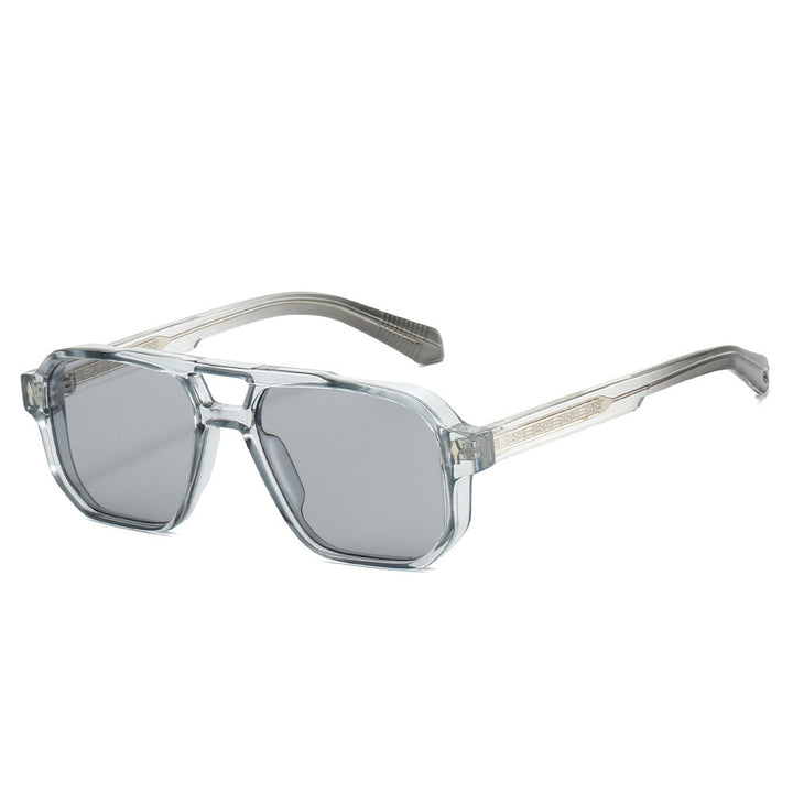 Dame moter solbrille i urban design med polariserte glass Luvikno