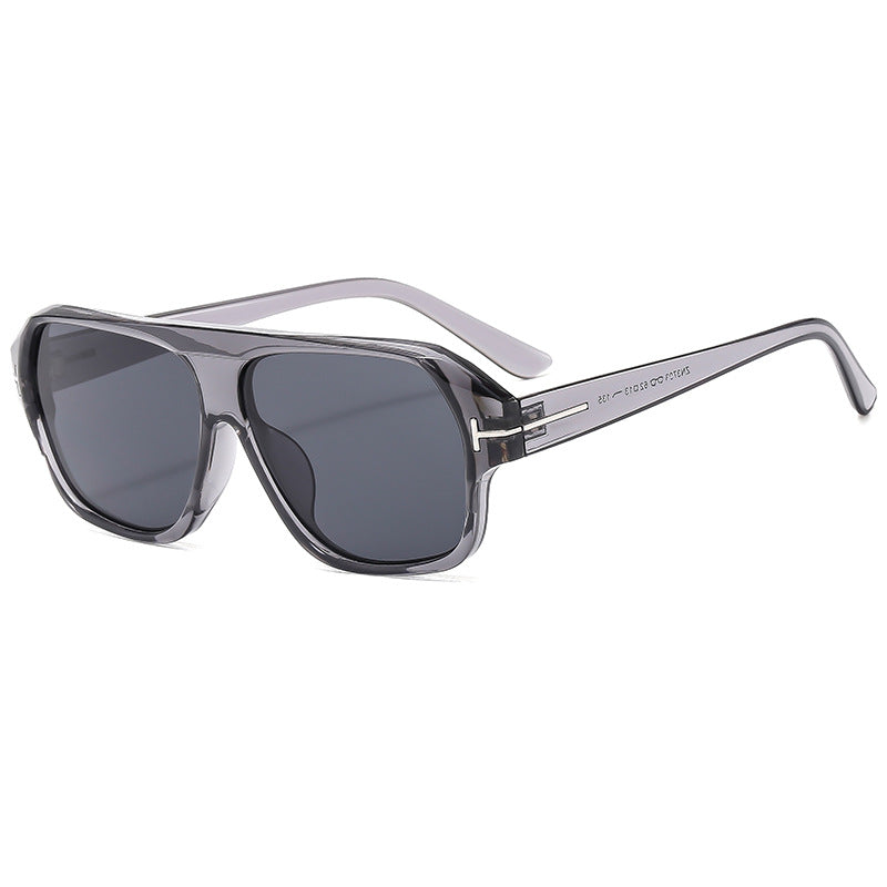 Dame modische solbrille med markant geometri og brune glass Luvikno