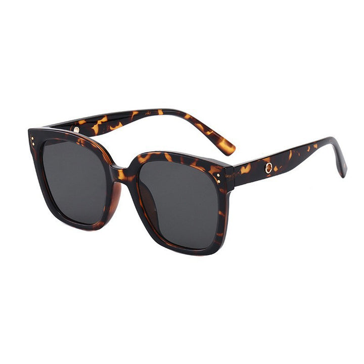 Dame moteriktig solbrille i trendy design Luvikno