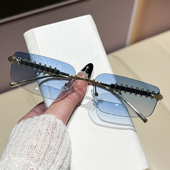 Dame elegant og moteriktig brille Luvikno