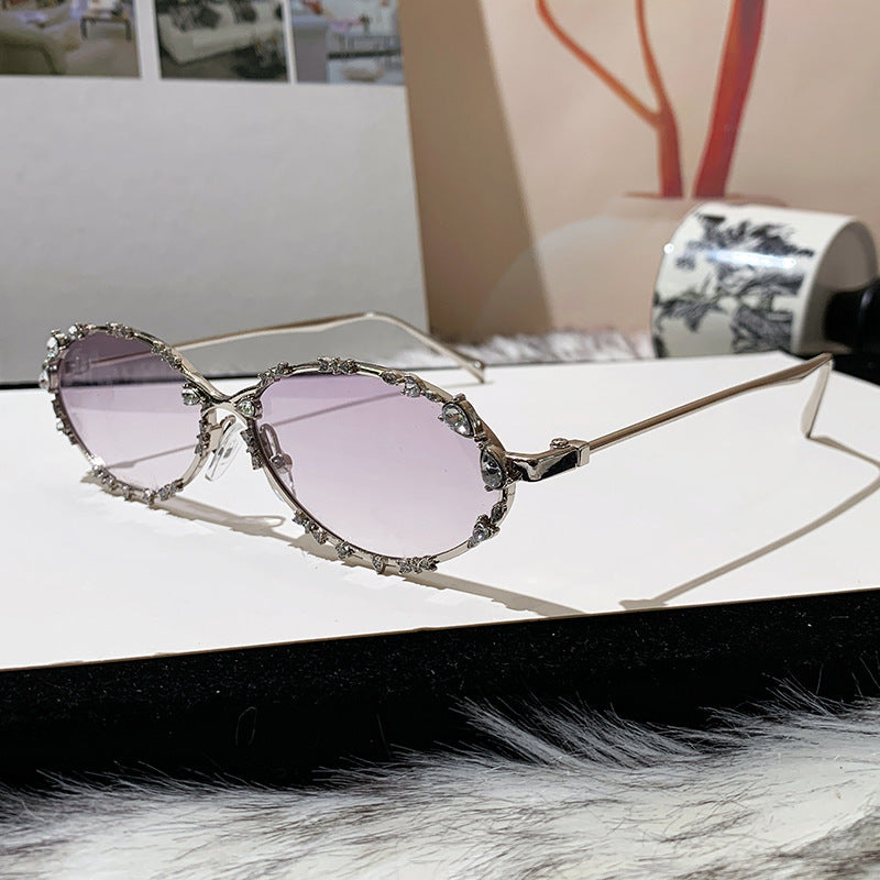 Dame ekstravagant oversized solbrille med futuristisk design Luvikno