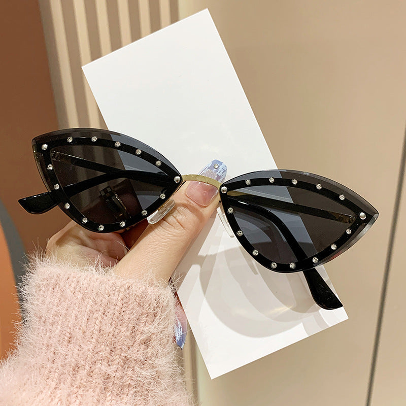 Dame Cat-Eye solbriller med glitrende krystallakenter Luvikno