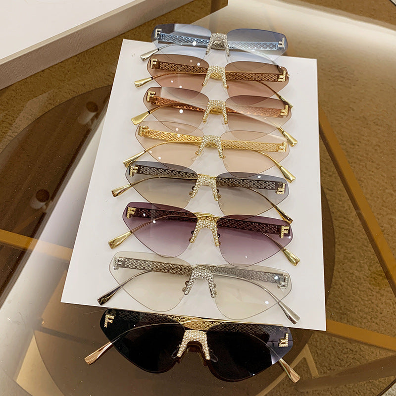 Dame Designer katteøyne-solbrille med glitrende strass-dekor Luvikno