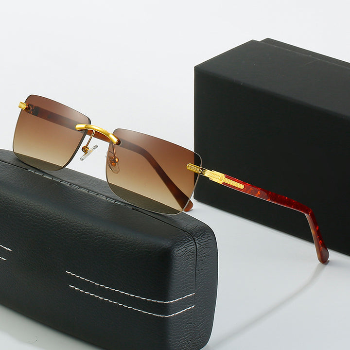 Dame moteriktig solbrille med stilren, firkantet ramme og elegante metallkanter Luvikno
