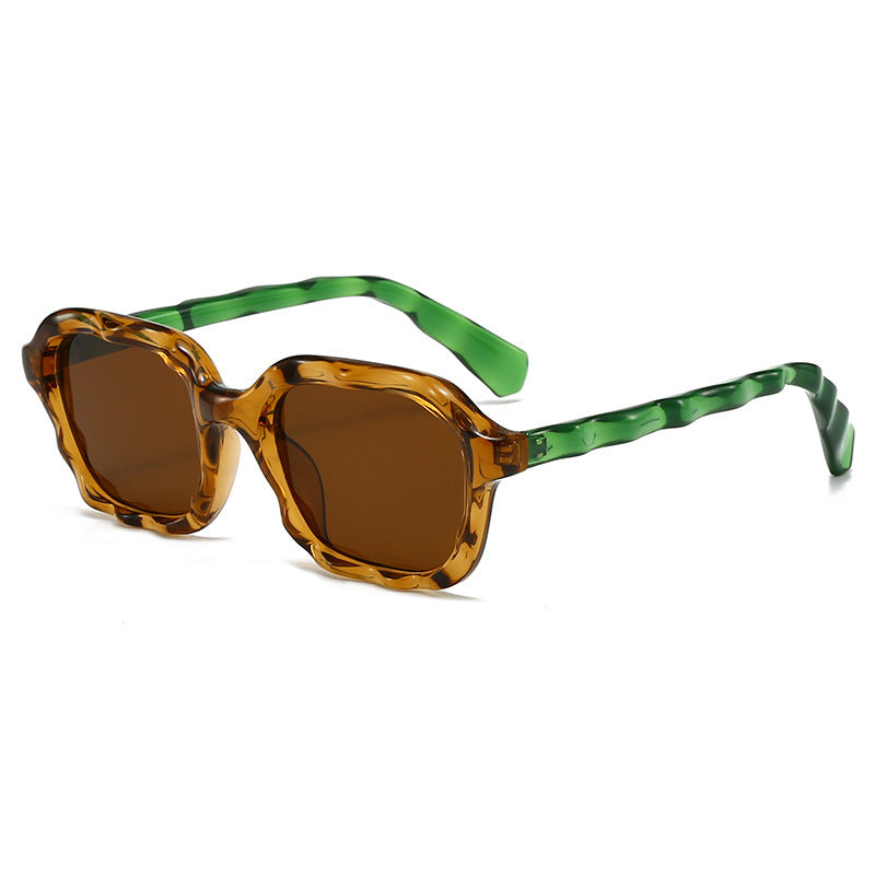 Dame stilige solbriller med markant design Luvikno