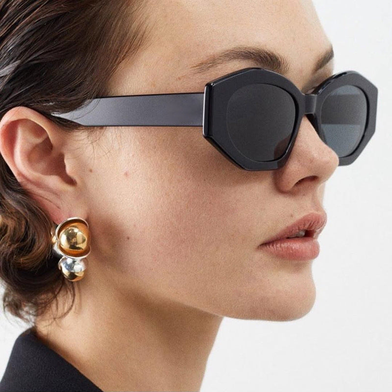 Dame geometrisk solbrille med trendy, gjennomsiktig ramme Luvikno