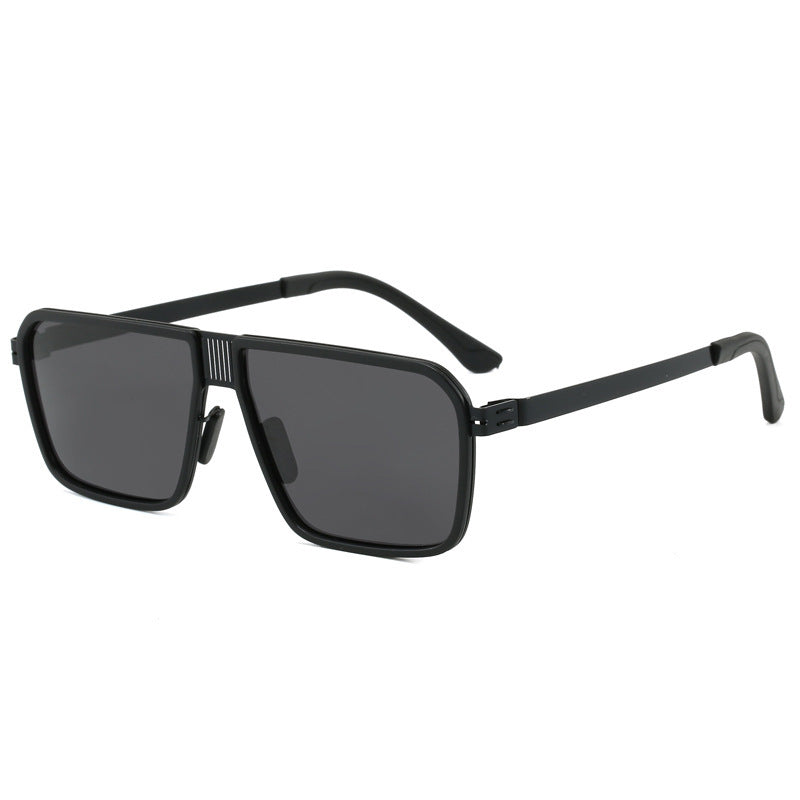 Dame moteriktig solbrille i moderne, firkantet design Luvikno