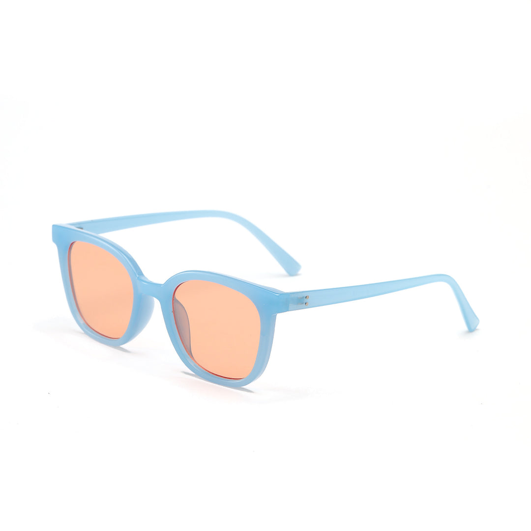 Dame moteriktig solbrille med moderne plastinnfatning Luvikno