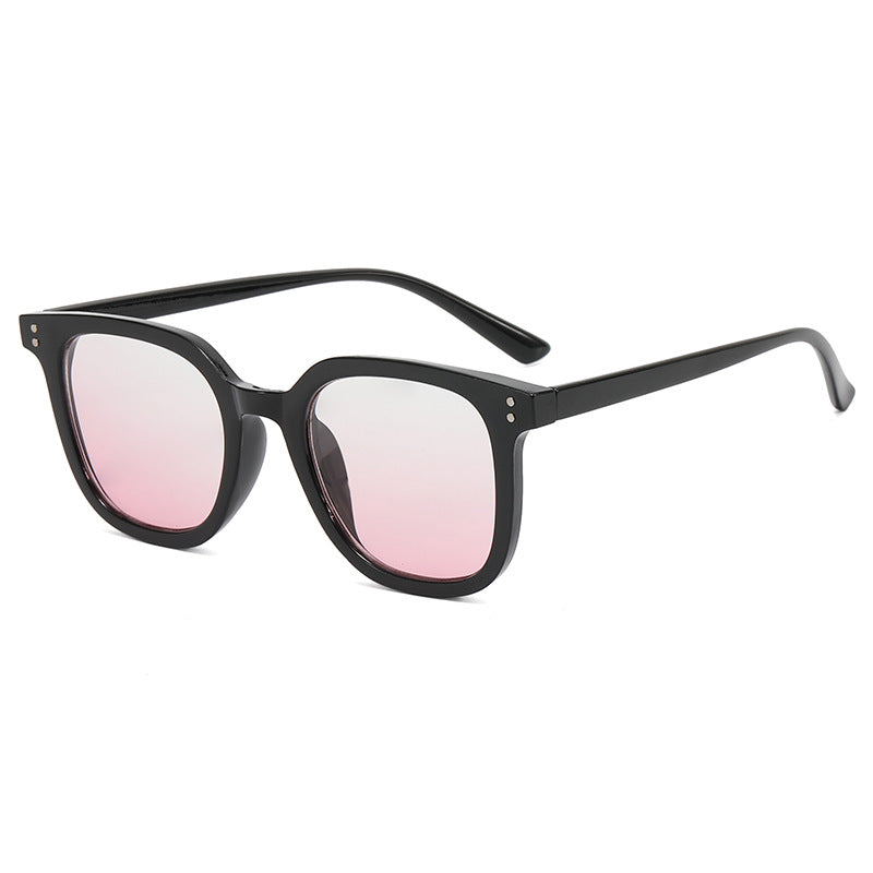 Dame kvadratisk designerbrille med tykk ramme og elegant profil Luvikno
