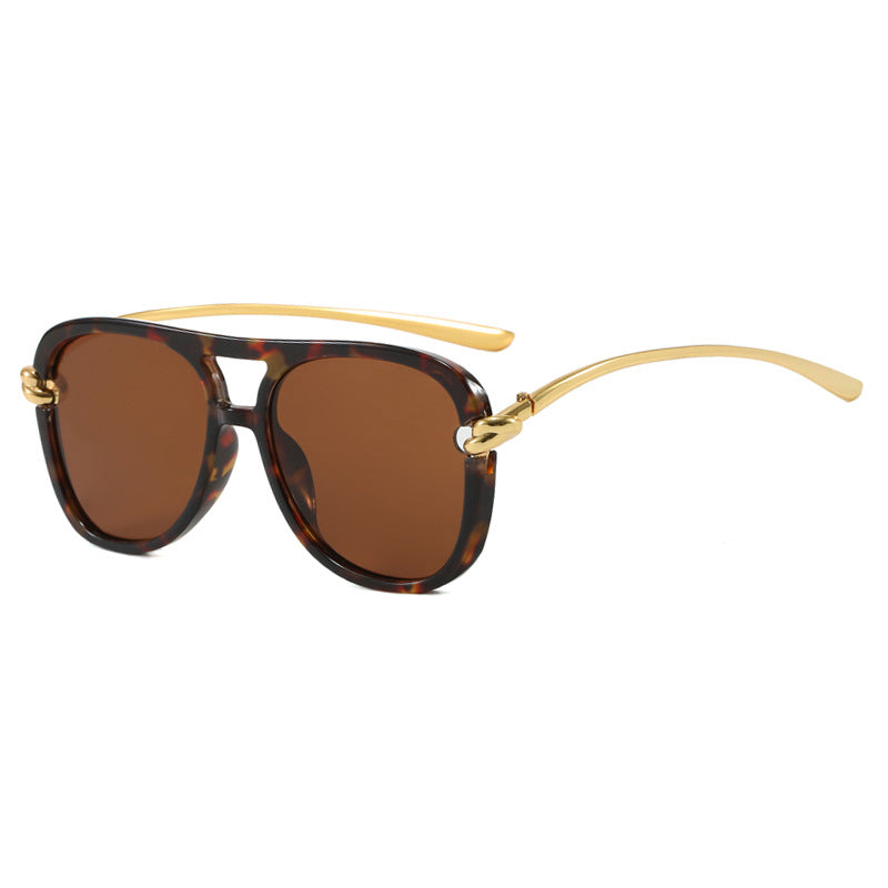 Dame sports solbrille med bred plastramme og UV-beskyttelse Luvikno
