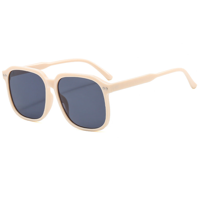 Dame firkantet solbrille med moderne plastisk ramme Luvikno