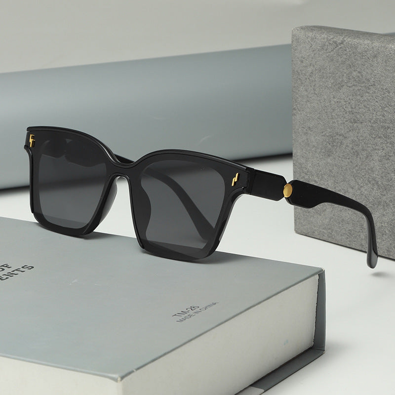 Dame Stilig solbrille med stilramme Luvikno