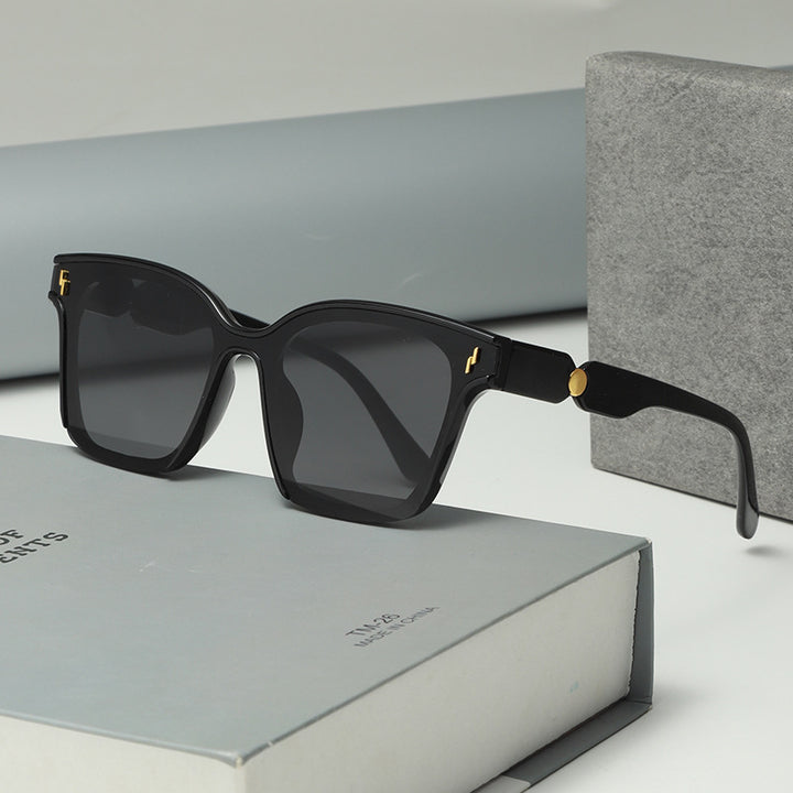 Dame Stilig solbrille med stilramme Luvikno