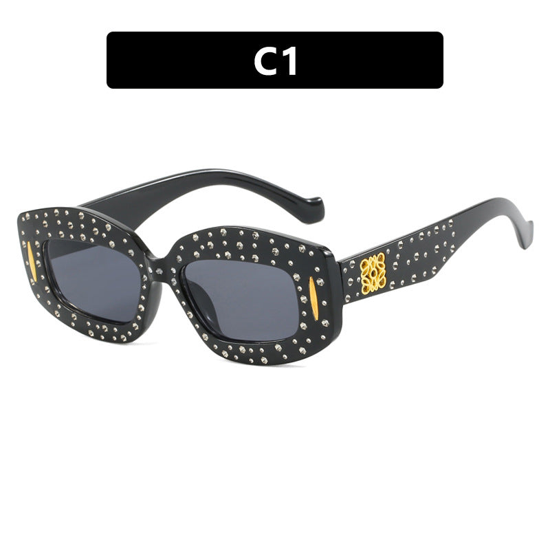 Dame moteriktig solbrille med glamorøs strass-dekor Luvikno