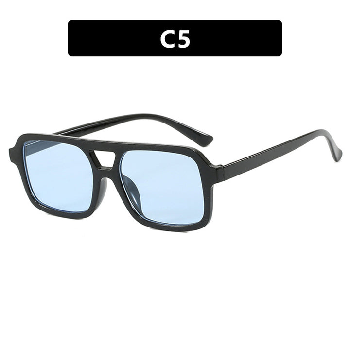 Dame moteriktig kvadratisk solbrille laget av transparent plast Luvikno