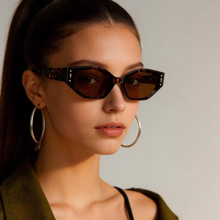 Dame geometrisk solbrille i futuristisk design Luvikno