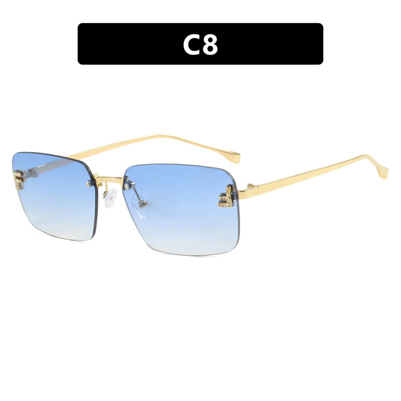 Dame kvadratisk solbrille med elegant gullramme og stilige linser Luvikno
