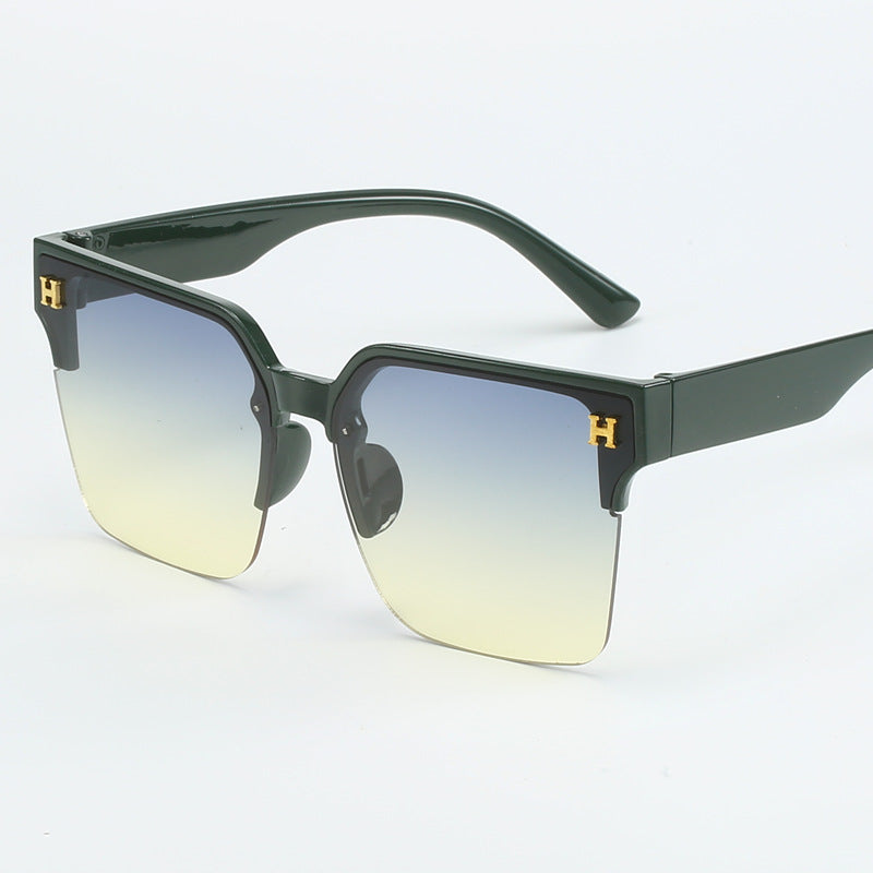 Dame kvadratisk solbrille med elegant metallramme Luvikno
