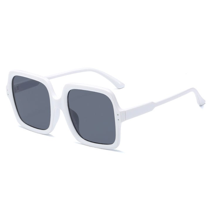 Dame moteriktig oversized solbrille med moderne design Luvikno
