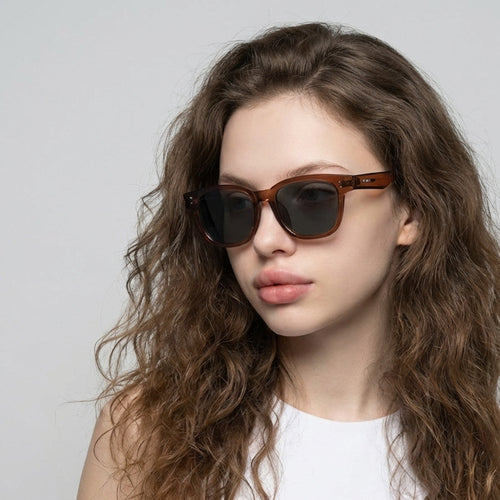 Dame kvadratisk solbrille med komfortabel passform og stilfullt design Luvikno