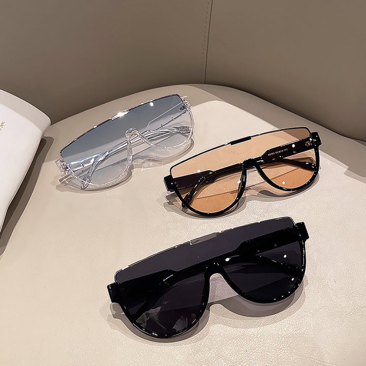 Damer futuristiske solbriller i sporty design Luvikno