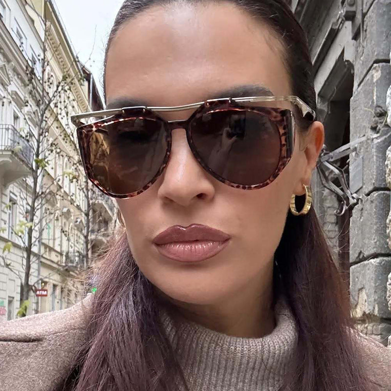 Dame Cat-Eye solbriller med unikt design og beskyttende glass Luvikno