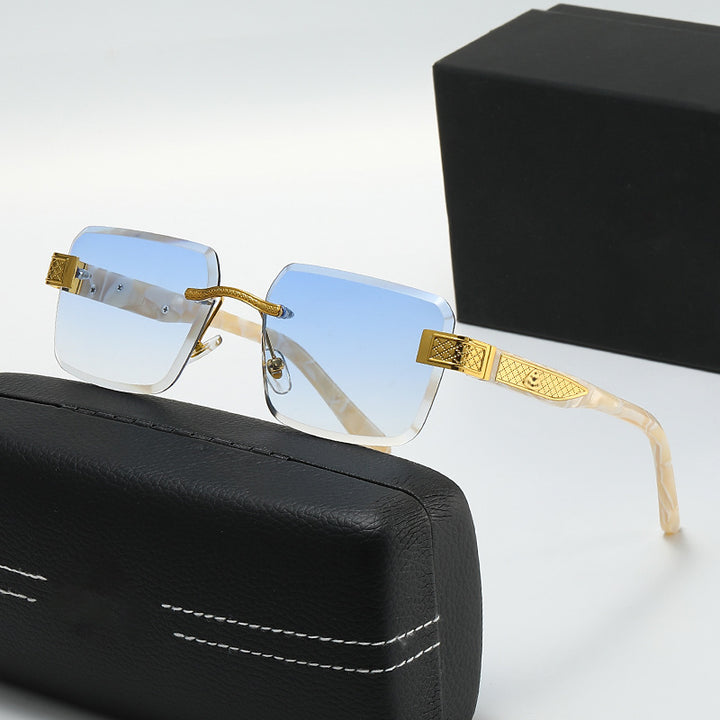 Damer elegant solbrille med luksuriøs, glitrende ramme Luvikno