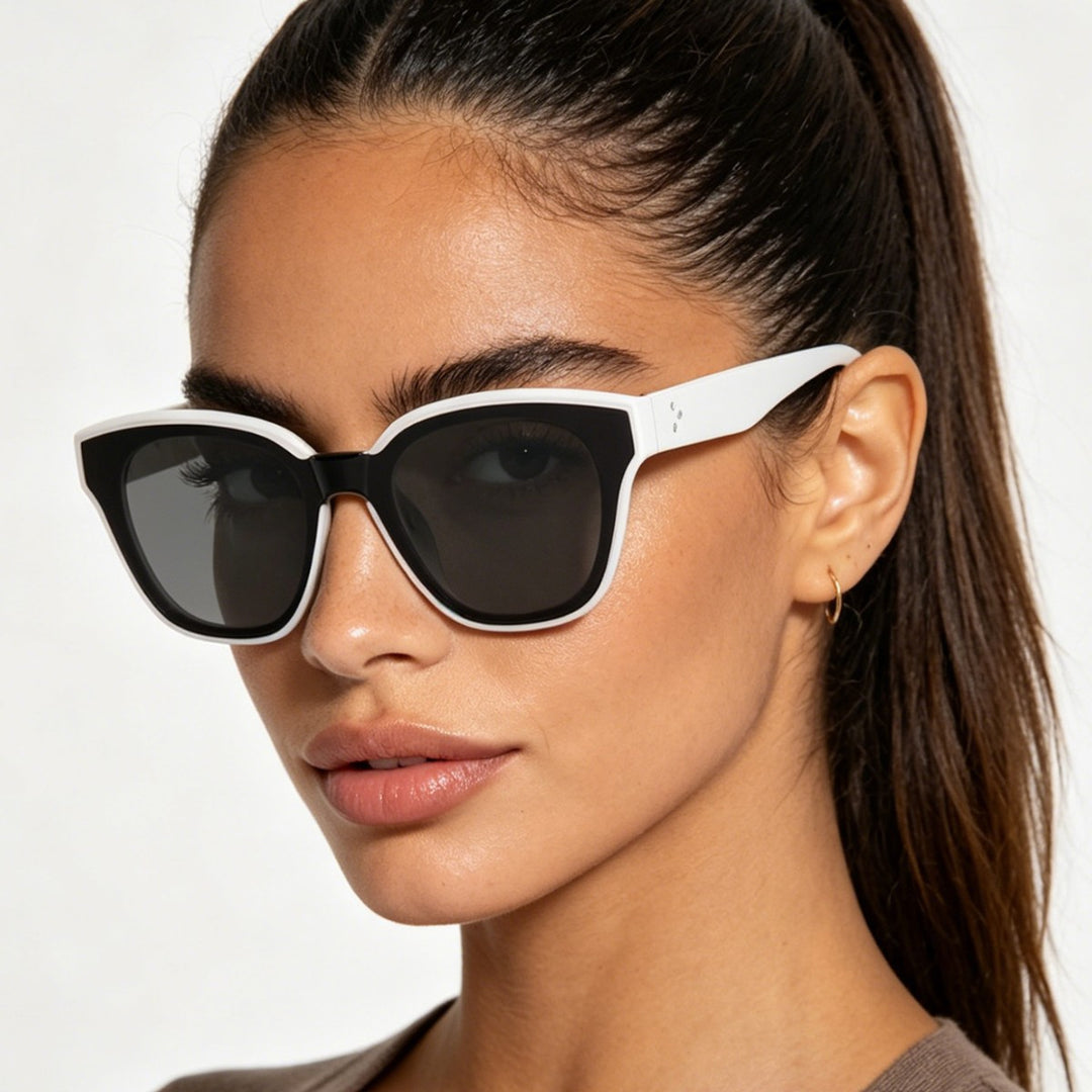 Dame moteriktig solbrille med bred ramme og myke linser Luvikno