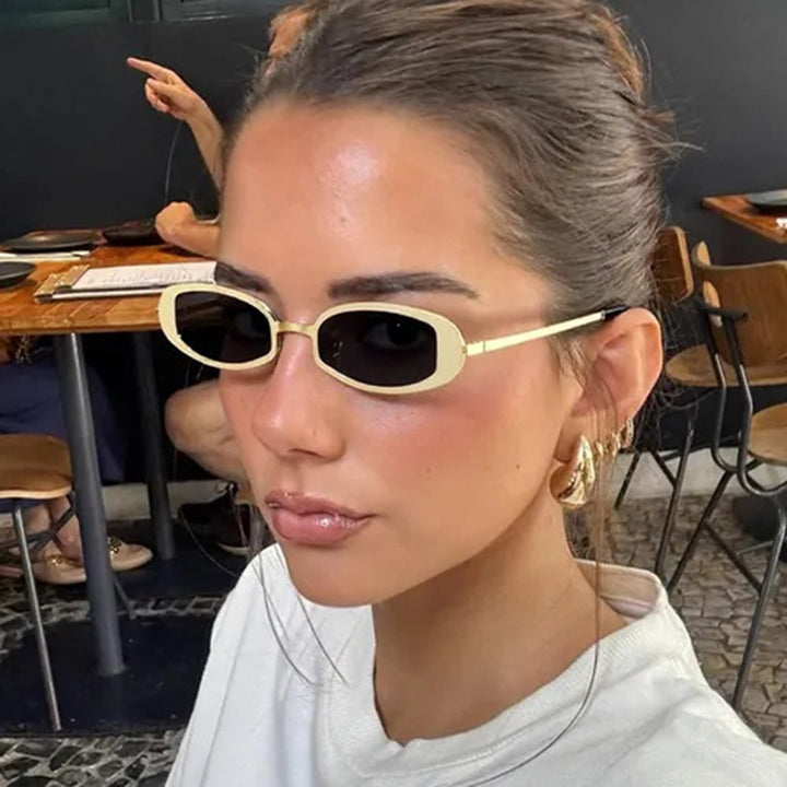 Dame moteriktig brille med elegant metallramme og fine aksenter Luvikno