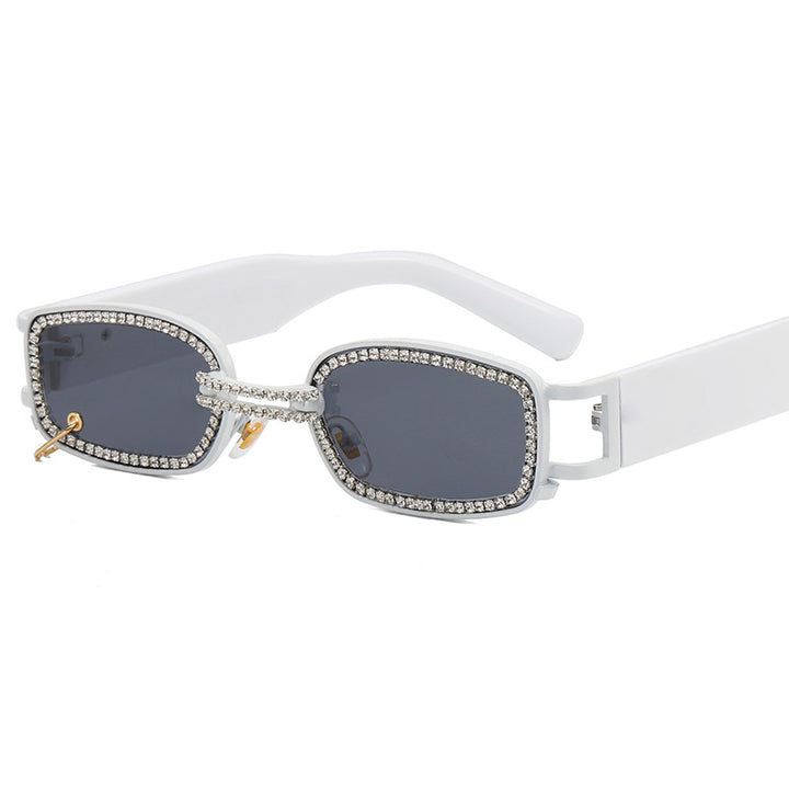 Dame moteriktig solbrille med glitrende krystalramme Luvikno