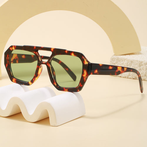 Dame geometrisk solbrille i ekstravagant design Luvikno