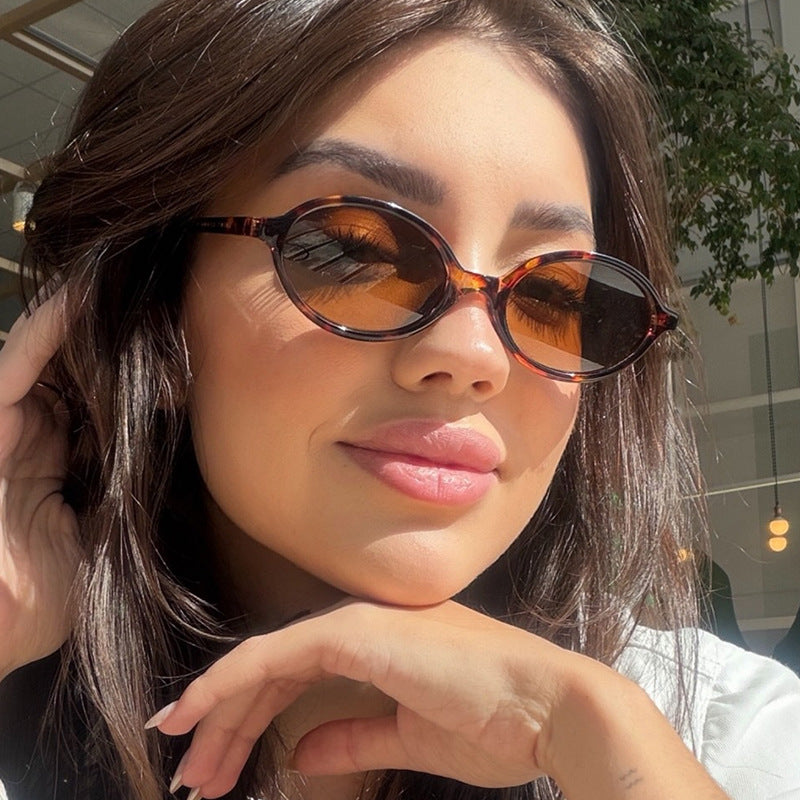 Dame moteriktig retro-inspirert solbrille Luvikno