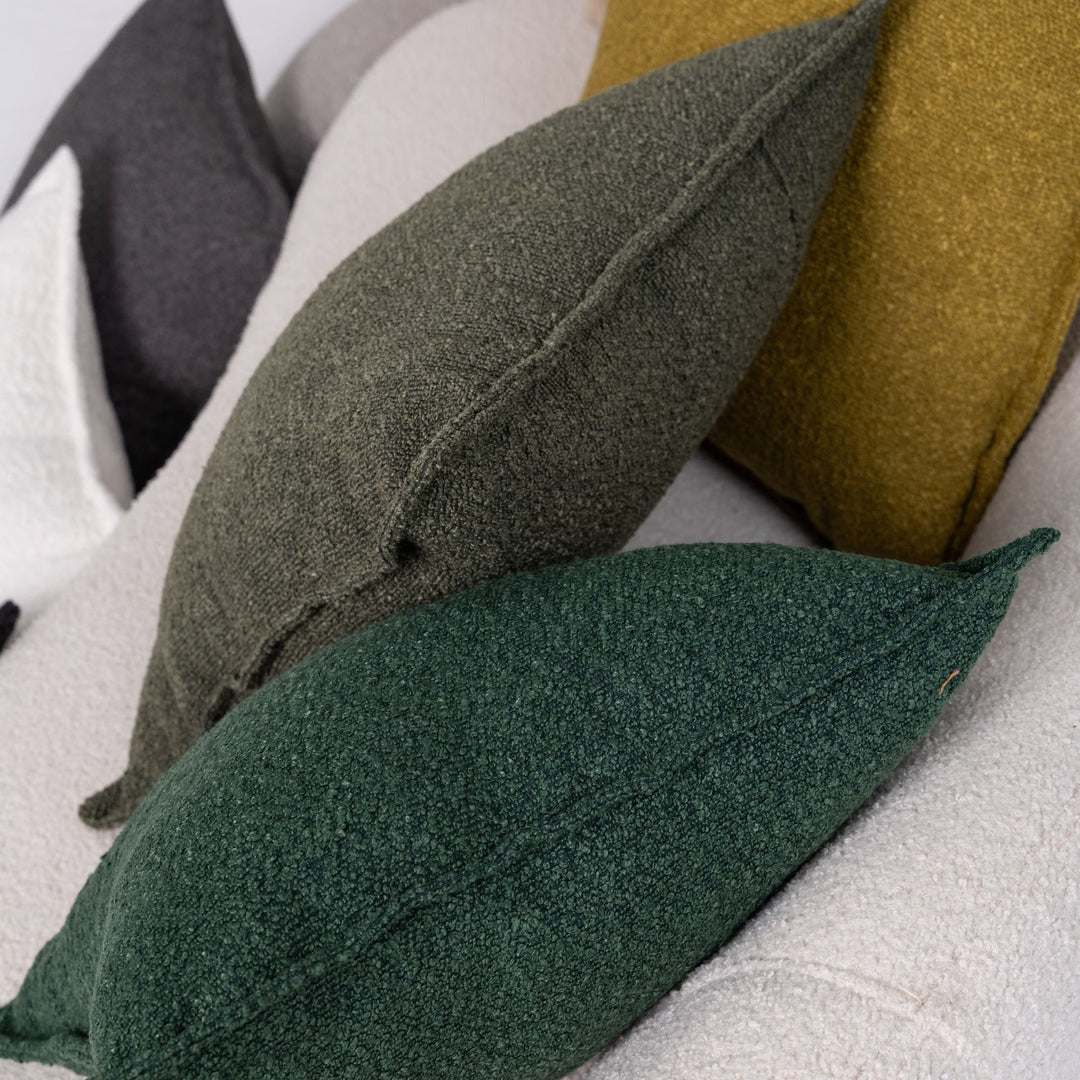 Kvinnens kosepute med moderne strukturell design Luvikno