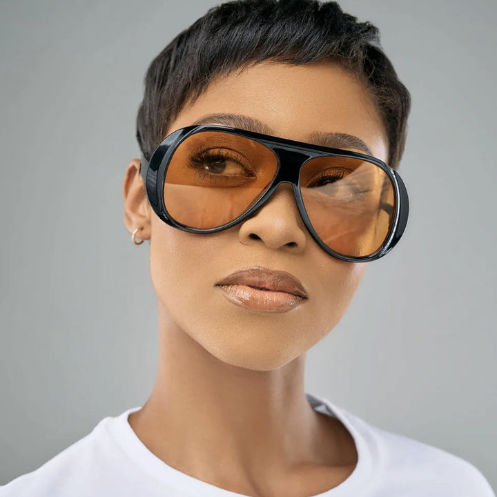 Dame sporty solbriller i futuristisk design Luvikno