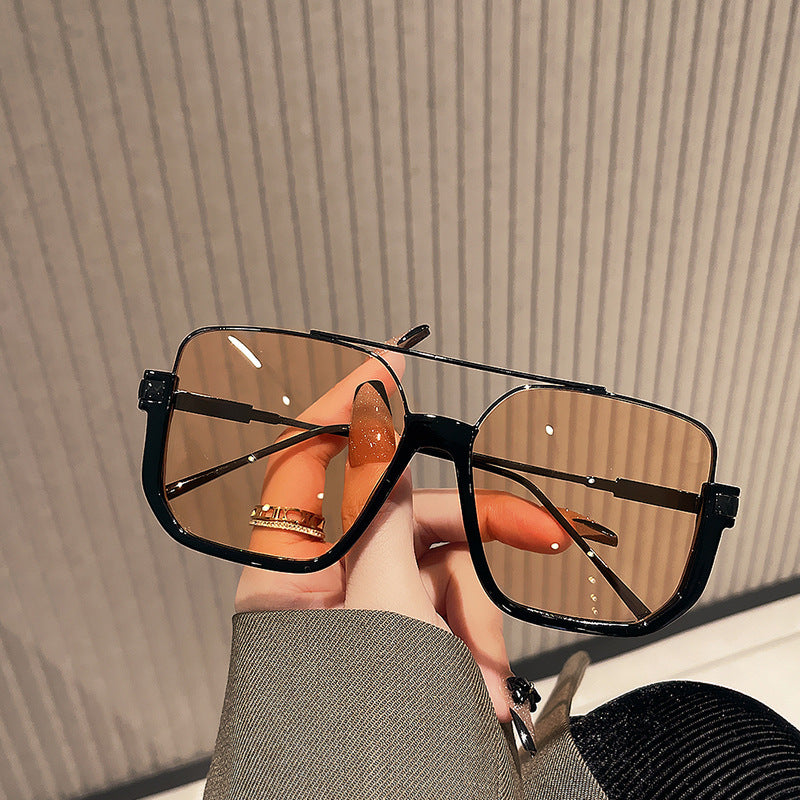 Dame oversized solbriller med elegant, kvadratisk ramme Luvikno