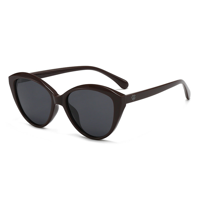 Dame Cat-Eye Solbriller med moteriktig og solid ramme Luvikno