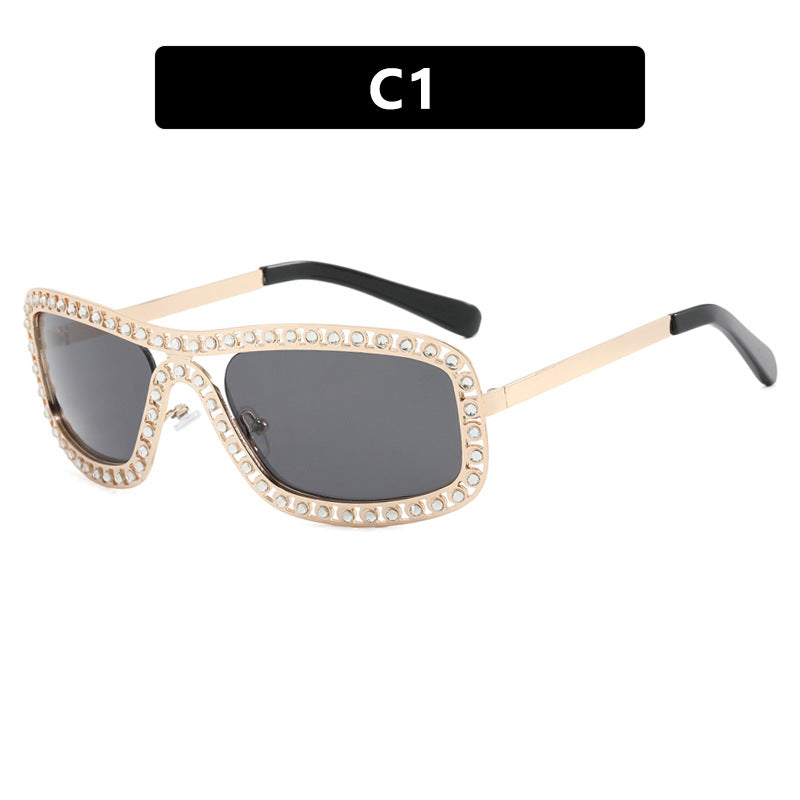 Dame moteriktig solbrille med glitrende ramme Luvikno