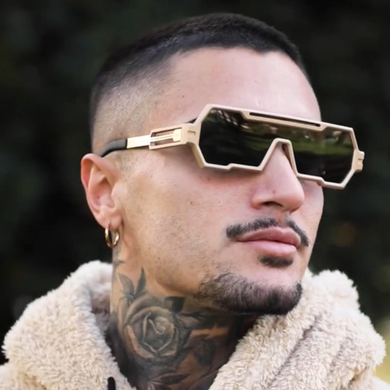 Dame motorisert solbrille i futuristisk design med bred ramme Luvikno