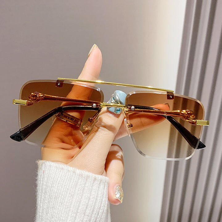 Dame Designer-briller med elegant gullramme og transparente glass Luvikno