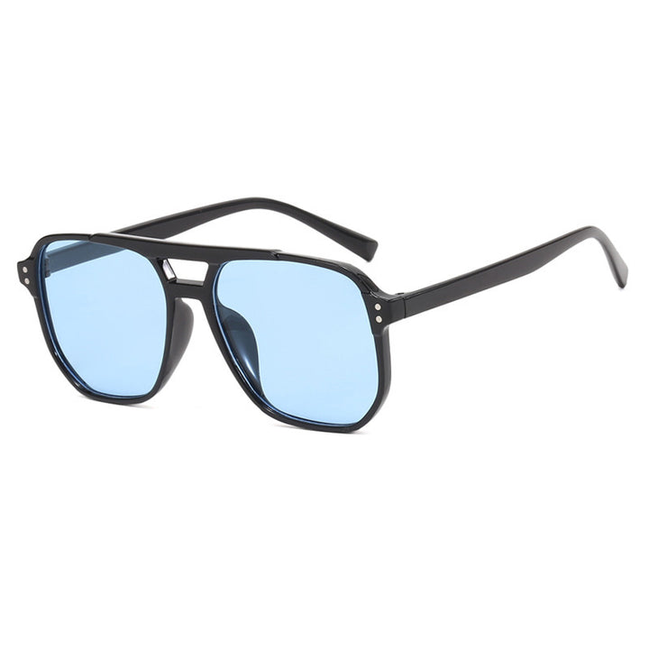 Dame moteriktig solbrille med kantet ramme Luvikno