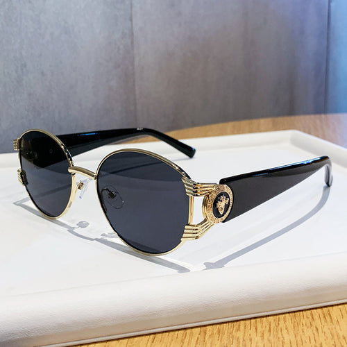 Dame elegant solbrille med luksuriøs metallramme og speilte glass Luvikno