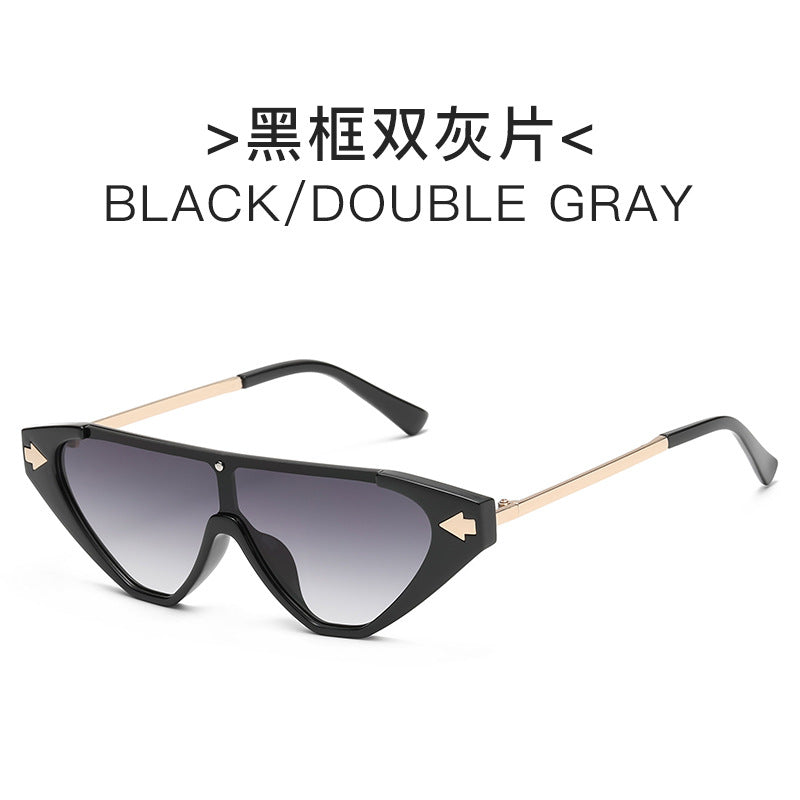 Dame futuristisk solbrille med markant design Luvikno
