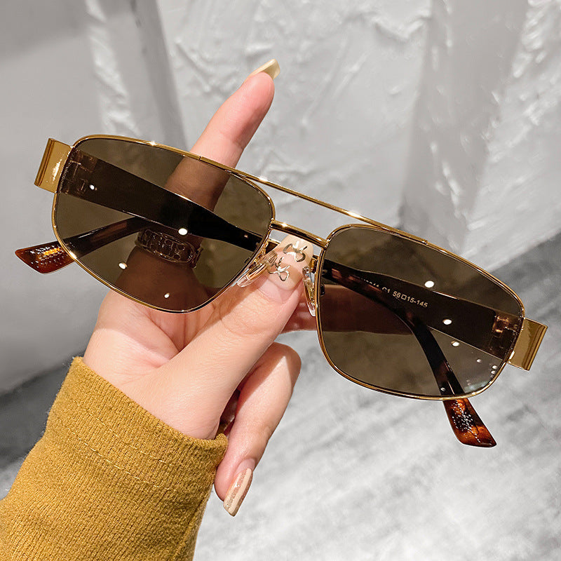 Dame solbrille med elegant og sporty design Luvikno