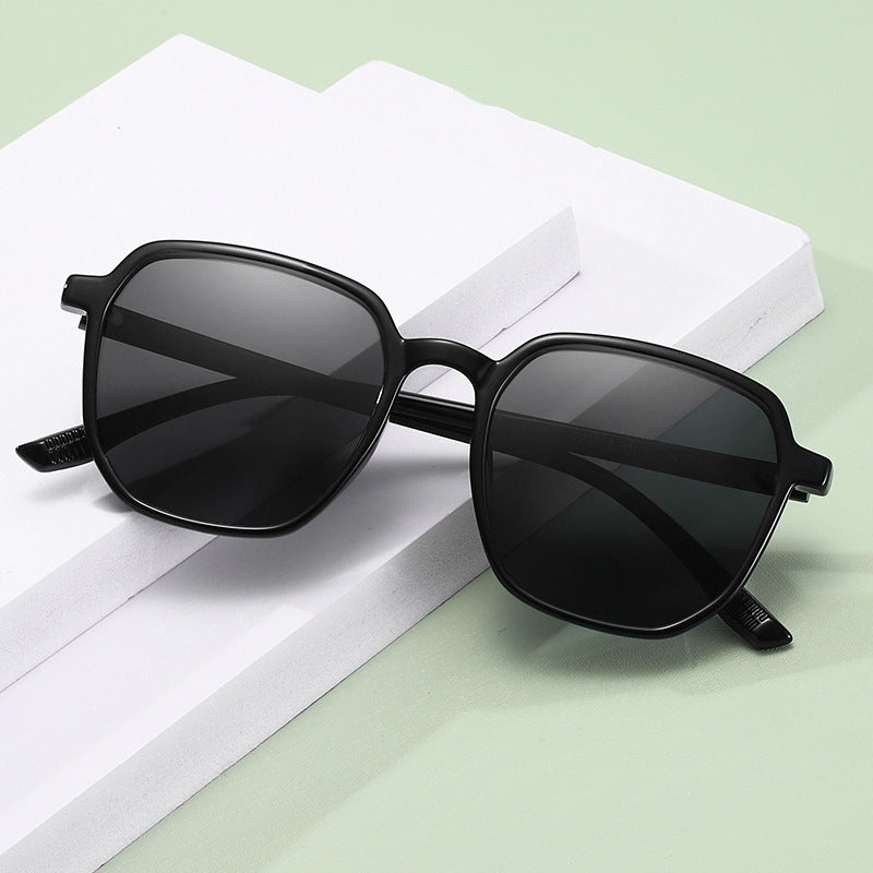 Dame firkantet solbrille med moderne ramme Luvikno